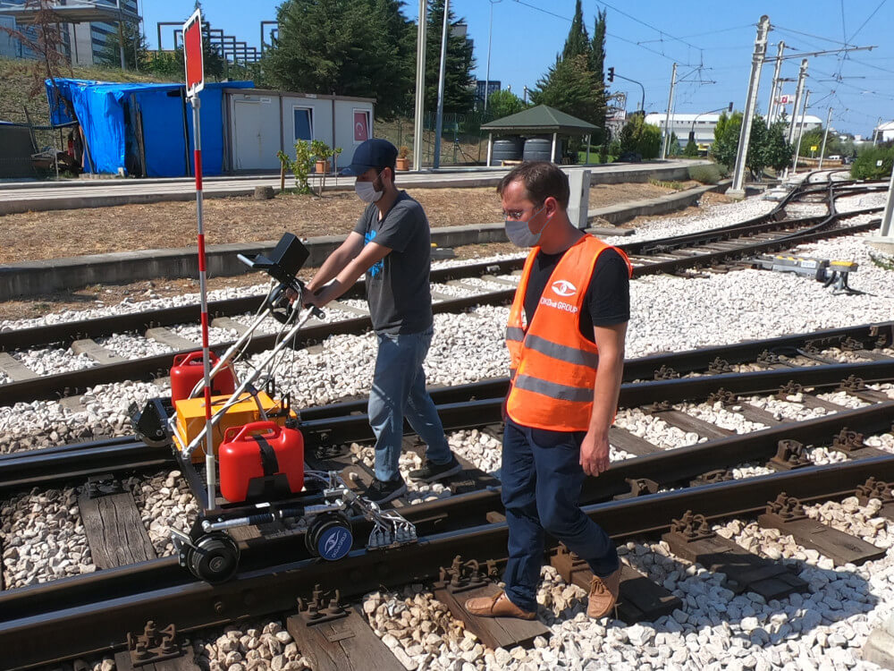 Turkish colleagues are learning how to operate ultrasonic double rail flaw detector UDS2-73, August 2020