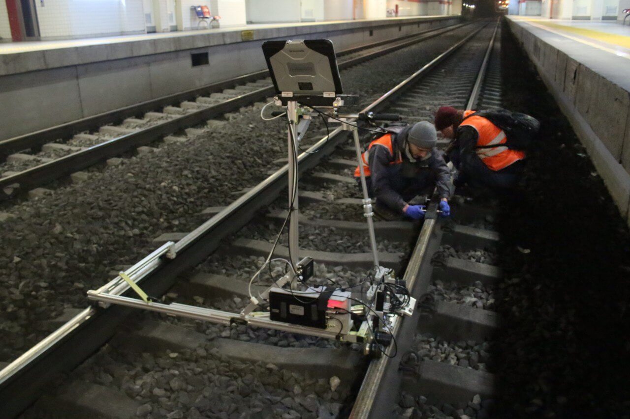 Testing of the rail head with ETS2-77 flaw detector at the metropolitan