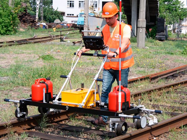 Nondestructive testing using the ultrasonic double rail line flaw detector UDS2-73
