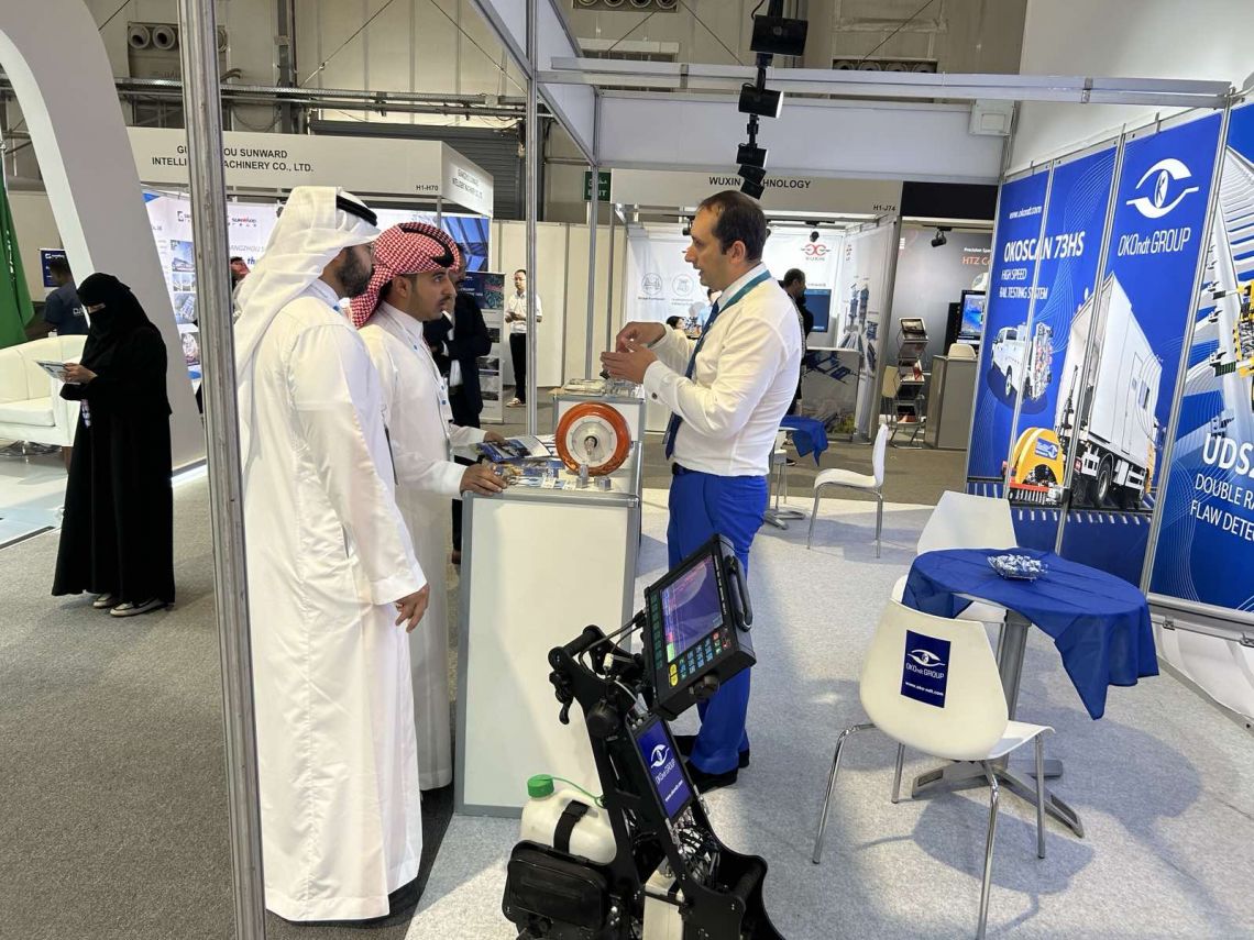 OKOndt GROUP specialist advises stand visitors at Saudi International Rail 2025