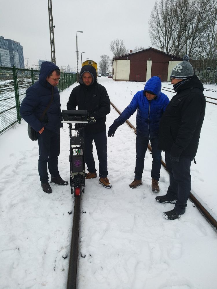Demonstration of how the ultrasonic single rail trolley UDS2-77 operates in snow and frost conditions shown to the Polish partners