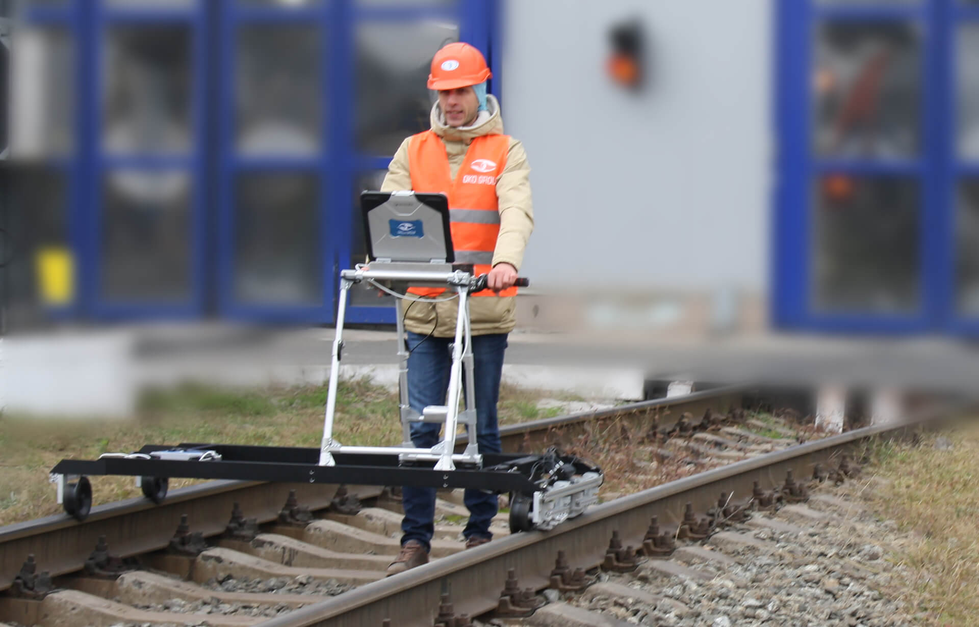 ETS2-77 eddy current flaw detector application on the railroad track