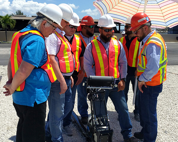 Functionalities demonstration of the ultrasonic single rail trolley UDS2-77 during the seminar for the American partners